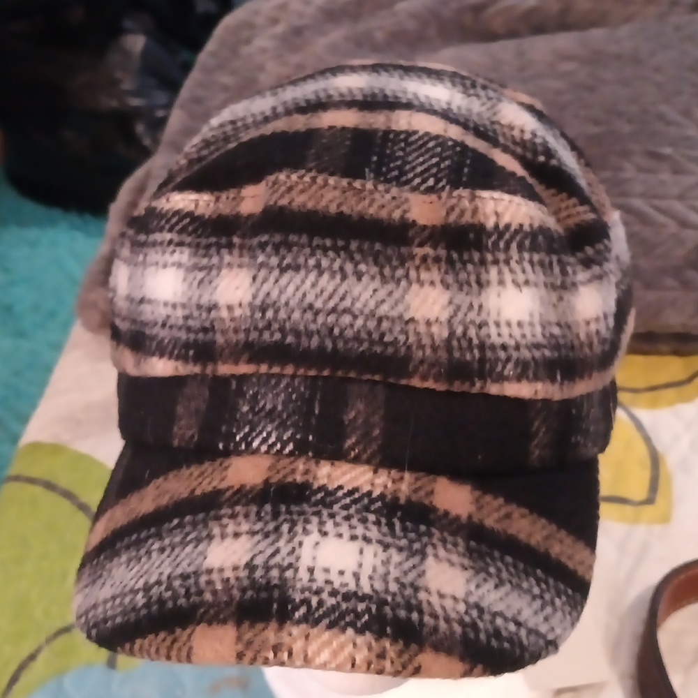 COPY - NWT Jenni newspaper boy cap tan, black and white plaid